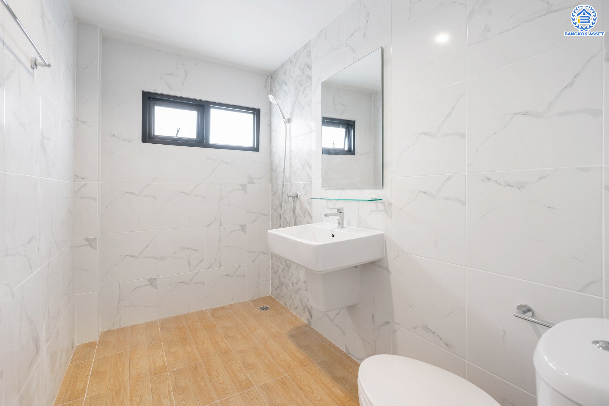 บ้านมือสองตกแต่งใหม่ ม.บ้านสวน5 กลางเมือง พิบูลย์สงคราม บ้านแฝด 3 ชั้น พร้อมอยู่ เนื้อที่ 32.9 ตร.ว. ฟังก์ชัน 4 ห้องนอน 3 ห้องน้ำ จอดรถได้ 2 คัน บนสุดยอดทำเล! เชื่อมถนนพิบูลย์สงคราม, วงศ์สว่าง, นครอินทร์ และติวานนท์ ใกล้จุดขึ้นทางด่วนศรีรัช-วงแหวนรอบนอก และรถไฟฟ้า "สถานีแยกติวานนท์"